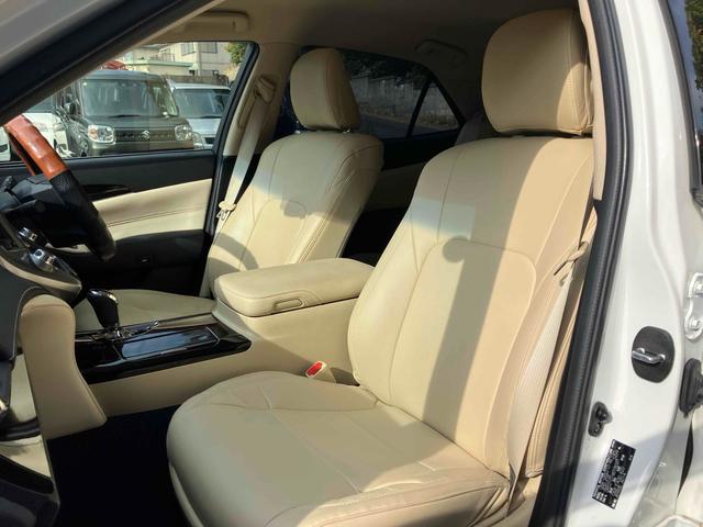 クラウン ロイヤルサルーン　ＥＴＣ　クリアランスソナー　オートクルーズコントロール　バックカメラ　ナビ　ＴＶ　アルミホイール　オートライト　ＬＥＤヘッドランプ　ＡＴ　スマートキー　電動格納ミラー　盗難防止システム　パワーシート（60枚目）