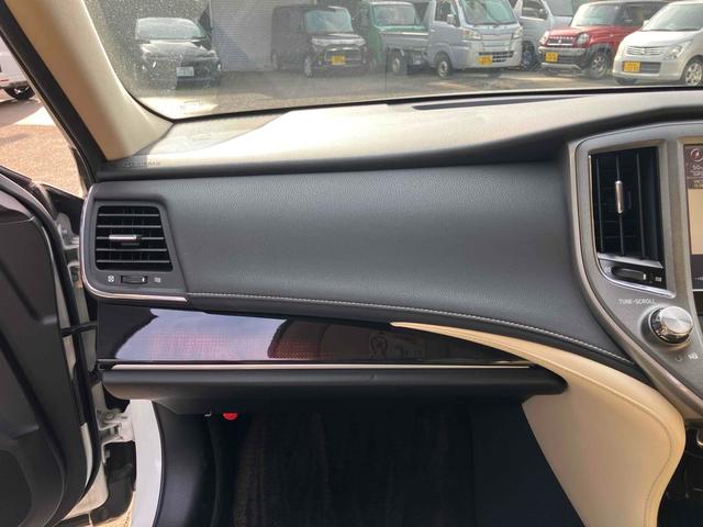 クラウン ロイヤルサルーン　ＥＴＣ　クリアランスソナー　オートクルーズコントロール　バックカメラ　ナビ　ＴＶ　アルミホイール　オートライト　ＬＥＤヘッドランプ　ＡＴ　スマートキー　電動格納ミラー　盗難防止システム　パワーシート（63枚目）