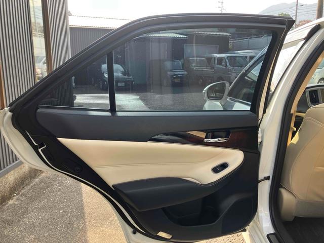 クラウン ロイヤルサルーン　ＥＴＣ　クリアランスソナー　オートクルーズコントロール　バックカメラ　ナビ　ＴＶ　アルミホイール　オートライト　ＬＥＤヘッドランプ　ＡＴ　スマートキー　電動格納ミラー　盗難防止システム　パワーシート（65枚目）