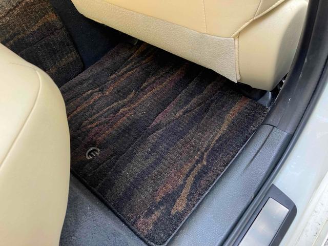 クラウン ロイヤルサルーン　ＥＴＣ　クリアランスソナー　オートクルーズコントロール　バックカメラ　ナビ　ＴＶ　アルミホイール　オートライト　ＬＥＤヘッドランプ　ＡＴ　スマートキー　電動格納ミラー　盗難防止システム　パワーシート（74枚目）