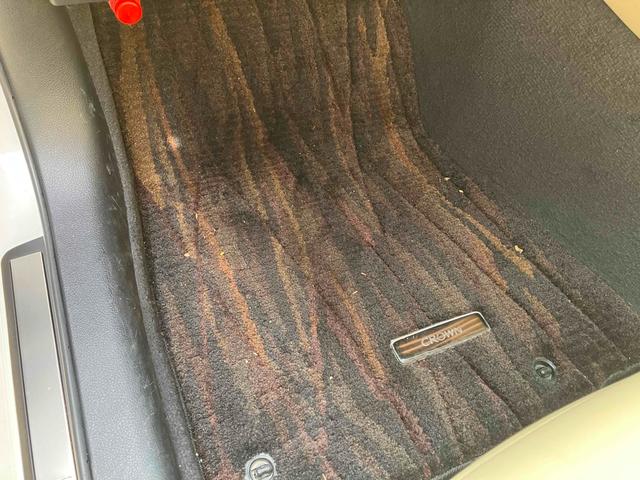 クラウン ロイヤルサルーン　ＥＴＣ　クリアランスソナー　オートクルーズコントロール　バックカメラ　ナビ　ＴＶ　アルミホイール　オートライト　ＬＥＤヘッドランプ　ＡＴ　スマートキー　電動格納ミラー　盗難防止システム　パワーシート（75枚目）