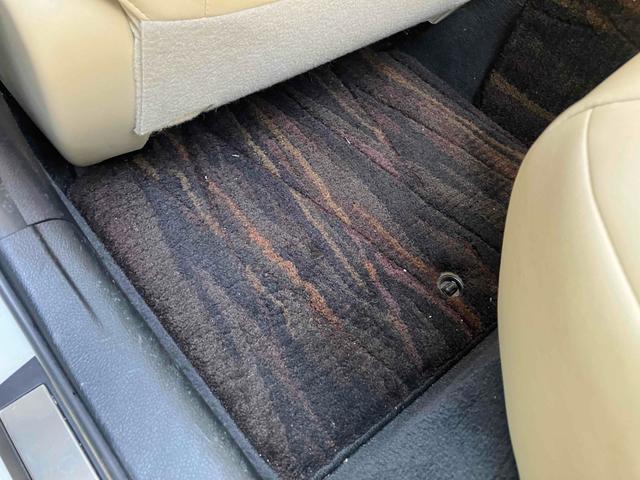 クラウン ロイヤルサルーン　ＥＴＣ　クリアランスソナー　オートクルーズコントロール　バックカメラ　ナビ　ＴＶ　アルミホイール　オートライト　ＬＥＤヘッドランプ　ＡＴ　スマートキー　電動格納ミラー　盗難防止システム　パワーシート（76枚目）