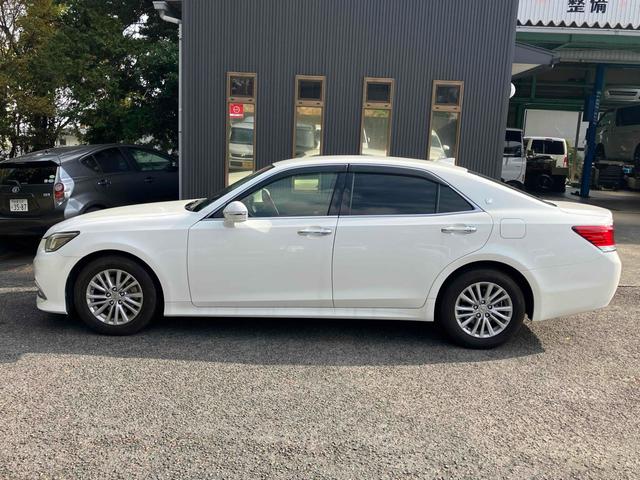 クラウン ロイヤルサルーン　ＥＴＣ　クリアランスソナー　オートクルーズコントロール　バックカメラ　ナビ　ＴＶ　アルミホイール　オートライト　ＬＥＤヘッドランプ　ＡＴ　スマートキー　電動格納ミラー　盗難防止システム　パワーシート（78枚目）