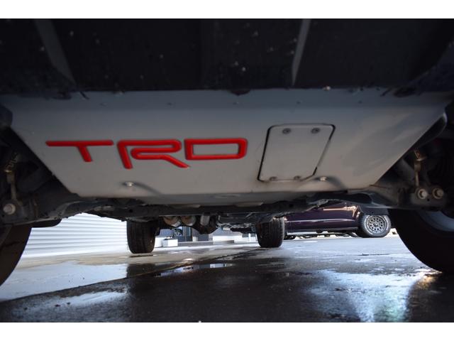 クルーマックス　ＴＲＤ　ＰＲＯ　ワンオーナー　新車並行車　サンルーフ　４ＷＤ　パワーサイドステップ　フローティング地デジナビ　リアモニター　バックカメラ　ＴＲＤマフラー　ＴＲＤサス　ＴＲＤフロアマット　ＴＲＤ革シート(9枚目)