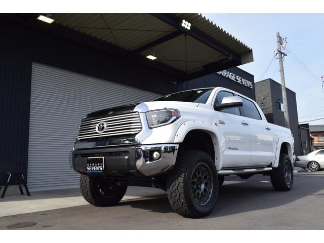 クルーマックス　リミテッド　４ＷＤ　新車並行車　新品ＬＥＤヘッドライト　ラフカントリー６インチリフトアップ　ＫＭＣ２０インチタイヤホイール　シャッター式トノカバー　ブッシュワーカーオーバーフェンダー　アルパインビッグＸ地デジナビ(61枚目)