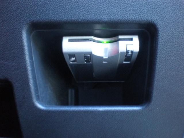 タント カスタムＲＳ　トップエディションＳＡＩＩ　ターボ・ナビ・ＥＴＣ・バックカメラ・ローダウン・１７インチアルミホイール・ウインドウフィルム・両側パワースライドドア（19枚目）