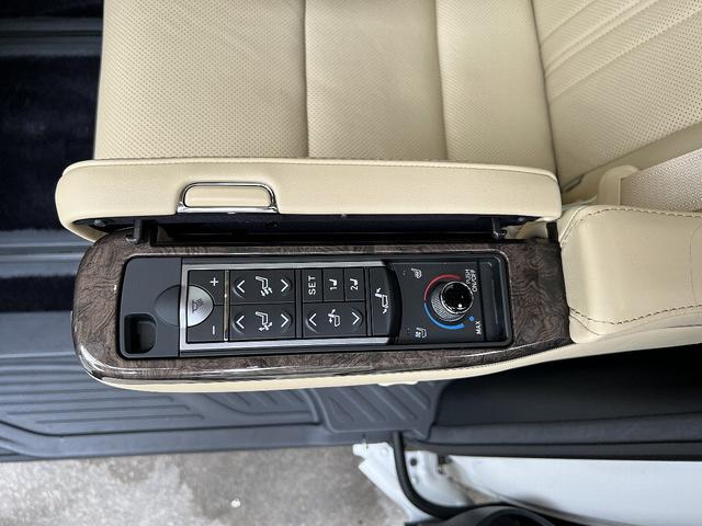 アルファード 3.5エグゼクティブラウンジS 法人1オーナー 最終モデル メーカー保証付 禁煙車 Wサンルーフ モデリスタエアロ&20インチAW TRD4本出マフラー ローダウン リアスモークフィルム TVキャンセラー パノラミックビューモニター(43枚目)