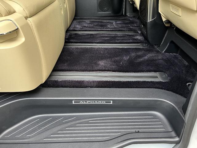 アルファード 3.5エグゼクティブラウンジS 法人1オーナー 最終モデル メーカー保証付 禁煙車 Wサンルーフ モデリスタエアロ&20インチAW TRD4本出マフラー ローダウン リアスモークフィルム TVキャンセラー パノラミックビューモニター(62枚目)