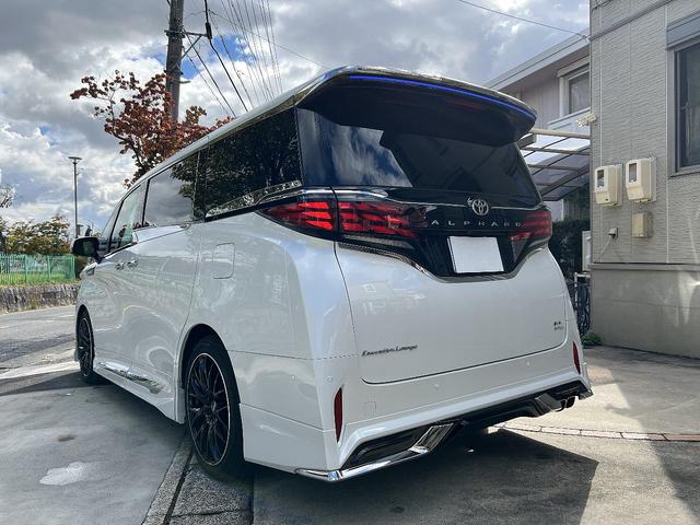 アルファードハイブリッド エグゼクティブラウンジ 1オーナー 禁煙 寒冷地仕様 メーカー保証 モデリスタエアロ&マフラー&シグネチャーイルミ&イルミルーフスポイラー RAYS20インチAW ユニバーサルステップ マルチカラーインテリアイルミネーション(3枚目)