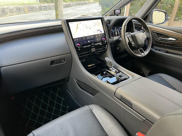 アルファードハイブリッド エグゼクティブラウンジ 1オーナー 禁煙 寒冷地仕様 メーカー保証 モデリスタエアロ&マフラー&シグネチャーイルミ&イルミルーフスポイラー RAYS20インチAW ユニバーサルステップ マルチカラーインテリアイルミネーション(6枚目)