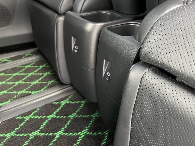 アルファードハイブリッド エグゼクティブラウンジ 1オーナー 禁煙 寒冷地仕様 メーカー保証 モデリスタエアロ&マフラー&シグネチャーイルミ&イルミルーフスポイラー RAYS20インチAW ユニバーサルステップ マルチカラーインテリアイルミネーション(40枚目)