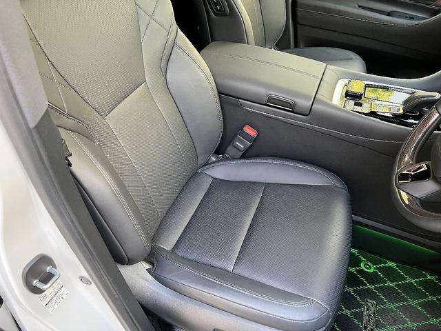 アルファードハイブリッド エグゼクティブラウンジ 1オーナー 禁煙 寒冷地仕様 メーカー保証 モデリスタエアロ&マフラー&シグネチャーイルミ&イルミルーフスポイラー RAYS20インチAW ユニバーサルステップ マルチカラーインテリアイルミネーション(45枚目)