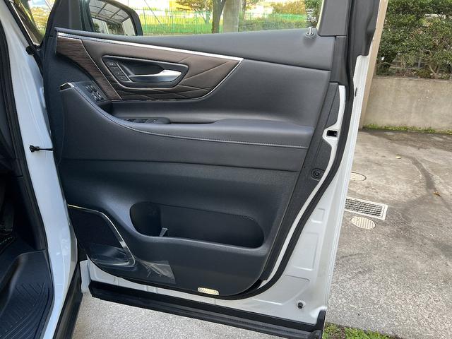 アルファードハイブリッド エグゼクティブラウンジ 1オーナー 禁煙 寒冷地仕様 メーカー保証 モデリスタエアロ&マフラー&シグネチャーイルミ&イルミルーフスポイラー RAYS20インチAW ユニバーサルステップ マルチカラーインテリアイルミネーション(52枚目)