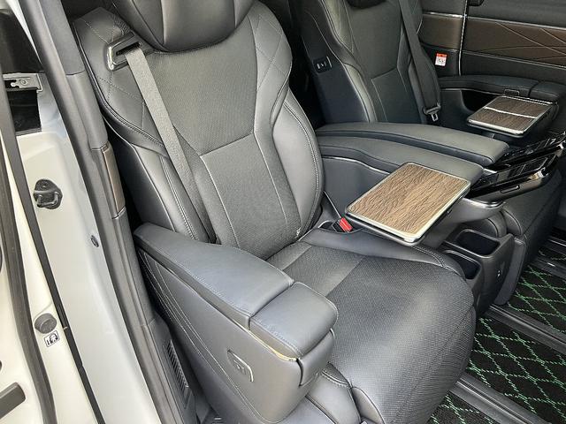 アルファードハイブリッド エグゼクティブラウンジ 1オーナー 禁煙 寒冷地仕様 メーカー保証 モデリスタエアロ&マフラー&シグネチャーイルミ&イルミルーフスポイラー RAYS20インチAW ユニバーサルステップ マルチカラーインテリアイルミネーション(60枚目)