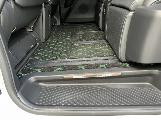 アルファードハイブリッド エグゼクティブラウンジ 1オーナー 禁煙 寒冷地仕様 メーカー保証 モデリスタエアロ&マフラー&シグネチャーイルミ&イルミルーフスポイラー RAYS20インチAW ユニバーサルステップ マルチカラーインテリアイルミネーション(65枚目)