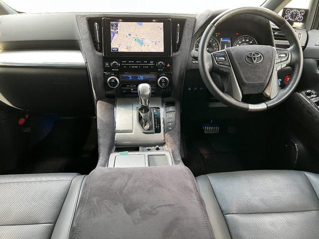 アルファード 3.5エグゼクティブラウンジS Wサンルーフ 黒革 禁煙車 LEDデイライト付TRDフルエアロ ローダウン レクサスRX20インチAW 内装アルカンターラ加工 メッキ部ブラックアウト ドライブレコーダー機能付デジタルインナーミラー(2枚目)
