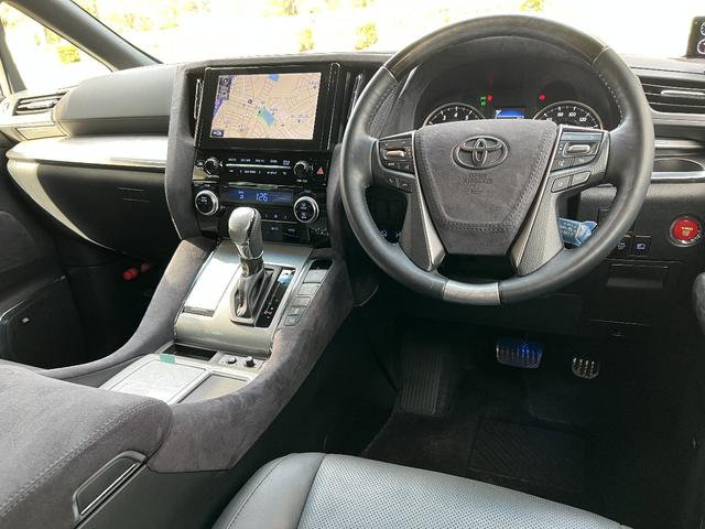 アルファード 3.5エグゼクティブラウンジS Wサンルーフ 黒革 禁煙車 LEDデイライト付TRDフルエアロ ローダウン レクサスRX20インチAW 内装アルカンターラ加工 メッキ部ブラックアウト ドライブレコーダー機能付デジタルインナーミラー(4枚目)