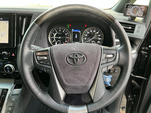 アルファード 3.5エグゼクティブラウンジS Wサンルーフ 黒革 禁煙車 LEDデイライト付TRDフルエアロ ローダウン レクサスRX20インチAW 内装アルカンターラ加工 メッキ部ブラックアウト ドライブレコーダー機能付デジタルインナーミラー(8枚目)