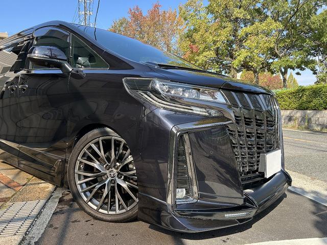 アルファード 3.5エグゼクティブラウンジS Wサンルーフ 黒革 禁煙車 LEDデイライト付TRDフルエアロ ローダウン レクサスRX20インチAW 内装アルカンターラ加工 メッキ部ブラックアウト ドライブレコーダー機能付デジタルインナーミラー(9枚目)