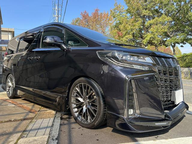 アルファード 3.5エグゼクティブラウンジS Wサンルーフ 黒革 禁煙車 LEDデイライト付TRDフルエアロ ローダウン レクサスRX20インチAW 内装アルカンターラ加工 メッキ部ブラックアウト ドライブレコーダー機能付デジタルインナーミラー(15枚目)