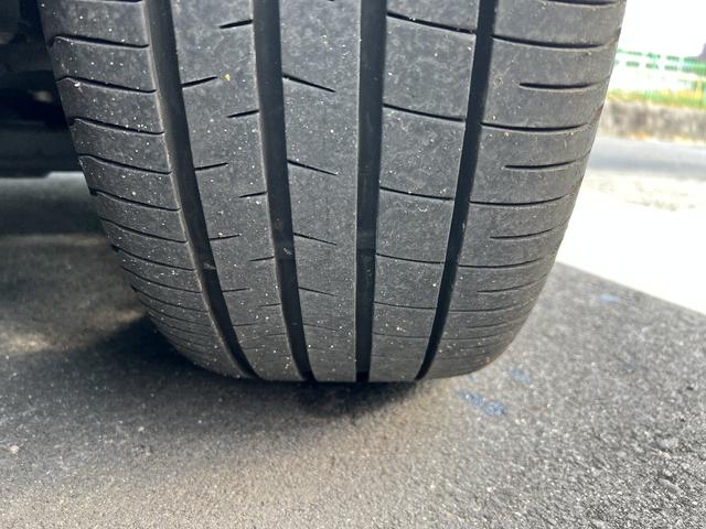 アルファード 3.5エグゼクティブラウンジS Wサンルーフ 黒革 禁煙車 LEDデイライト付TRDフルエアロ ローダウン レクサスRX20インチAW 内装アルカンターラ加工 メッキ部ブラックアウト ドライブレコーダー機能付デジタルインナーミラー(23枚目)