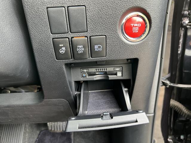 アルファード 3.5エグゼクティブラウンジS Wサンルーフ 黒革 禁煙車 LEDデイライト付TRDフルエアロ ローダウン レクサスRX20インチAW 内装アルカンターラ加工 メッキ部ブラックアウト ドライブレコーダー機能付デジタルインナーミラー(27枚目)