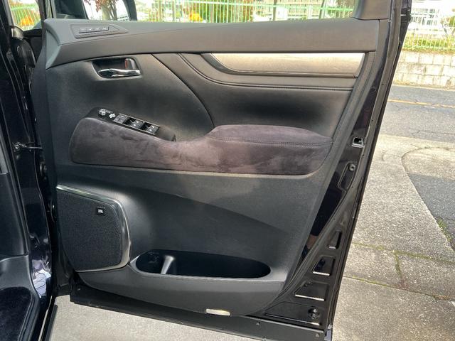 アルファード 3.5エグゼクティブラウンジS Wサンルーフ 黒革 禁煙車 LEDデイライト付TRDフルエアロ ローダウン レクサスRX20インチAW 内装アルカンターラ加工 メッキ部ブラックアウト ドライブレコーダー機能付デジタルインナーミラー(33枚目)