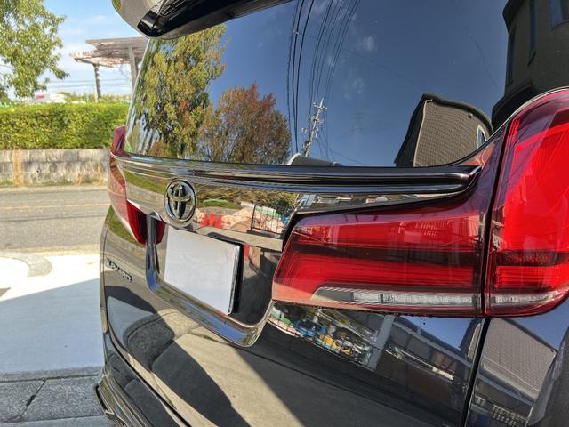 アルファード 3.5エグゼクティブラウンジS Wサンルーフ 黒革 禁煙車 LEDデイライト付TRDフルエアロ ローダウン レクサスRX20インチAW 内装アルカンターラ加工 メッキ部ブラックアウト ドライブレコーダー機能付デジタルインナーミラー(40枚目)