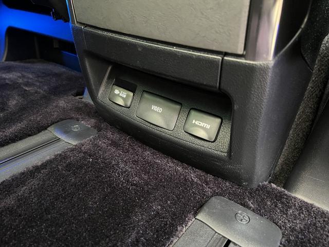 アルファード 3.5エグゼクティブラウンジS Wサンルーフ 黒革 禁煙車 LEDデイライト付TRDフルエアロ ローダウン レクサスRX20インチAW 内装アルカンターラ加工 メッキ部ブラックアウト ドライブレコーダー機能付デジタルインナーミラー(41枚目)