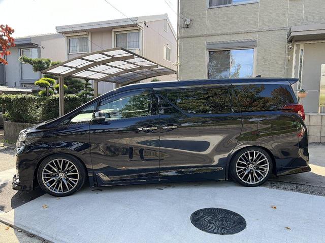 アルファード 3.5エグゼクティブラウンジS Wサンルーフ 黒革 禁煙車 LEDデイライト付TRDフルエアロ ローダウン レクサスRX20インチAW 内装アルカンターラ加工 メッキ部ブラックアウト ドライブレコーダー機能付デジタルインナーミラー(45枚目)