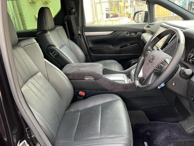 アルファード 3.5エグゼクティブラウンジS Wサンルーフ 黒革 禁煙車 LEDデイライト付TRDフルエアロ ローダウン レクサスRX20インチAW 内装アルカンターラ加工 メッキ部ブラックアウト ドライブレコーダー機能付デジタルインナーミラー(50枚目)