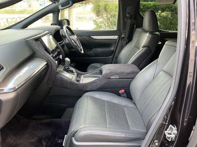 アルファード 3.5エグゼクティブラウンジS Wサンルーフ 黒革 禁煙車 LEDデイライト付TRDフルエアロ ローダウン レクサスRX20インチAW 内装アルカンターラ加工 メッキ部ブラックアウト ドライブレコーダー機能付デジタルインナーミラー(54枚目)