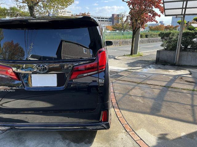 アルファード 3.5エグゼクティブラウンジS Wサンルーフ 黒革 禁煙車 LEDデイライト付TRDフルエアロ ローダウン レクサスRX20インチAW 内装アルカンターラ加工 メッキ部ブラックアウト ドライブレコーダー機能付デジタルインナーミラー(57枚目)
