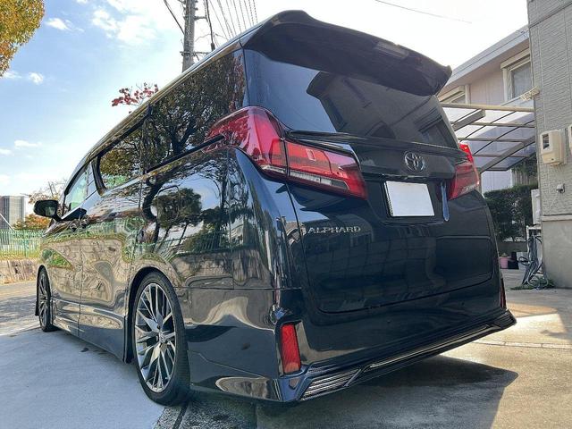アルファード 3.5エグゼクティブラウンジS Wサンルーフ 黒革 禁煙車 LEDデイライト付TRDフルエアロ ローダウン レクサスRX20インチAW 内装アルカンターラ加工 メッキ部ブラックアウト ドライブレコーダー機能付デジタルインナーミラー(63枚目)