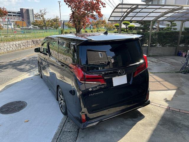 アルファード 3.5エグゼクティブラウンジS Wサンルーフ 黒革 禁煙車 LEDデイライト付TRDフルエアロ ローダウン レクサスRX20インチAW 内装アルカンターラ加工 メッキ部ブラックアウト ドライブレコーダー機能付デジタルインナーミラー(69枚目)