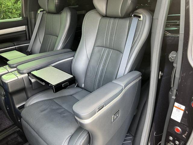 アルファード 3.5エグゼクティブラウンジS Wサンルーフ 黒革 禁煙車 LEDデイライト付TRDフルエアロ ローダウン レクサスRX20インチAW 内装アルカンターラ加工 メッキ部ブラックアウト ドライブレコーダー機能付デジタルインナーミラー(71枚目)