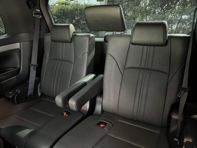 アルファード 3.5エグゼクティブラウンジS Wサンルーフ 黒革 禁煙車 LEDデイライト付TRDフルエアロ ローダウン レクサスRX20インチAW 内装アルカンターラ加工 メッキ部ブラックアウト ドライブレコーダー機能付デジタルインナーミラー(73枚目)