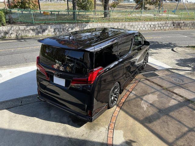 アルファード 3.5エグゼクティブラウンジS Wサンルーフ 黒革 禁煙車 LEDデイライト付TRDフルエアロ ローダウン レクサスRX20インチAW 内装アルカンターラ加工 メッキ部ブラックアウト ドライブレコーダー機能付デジタルインナーミラー(74枚目)