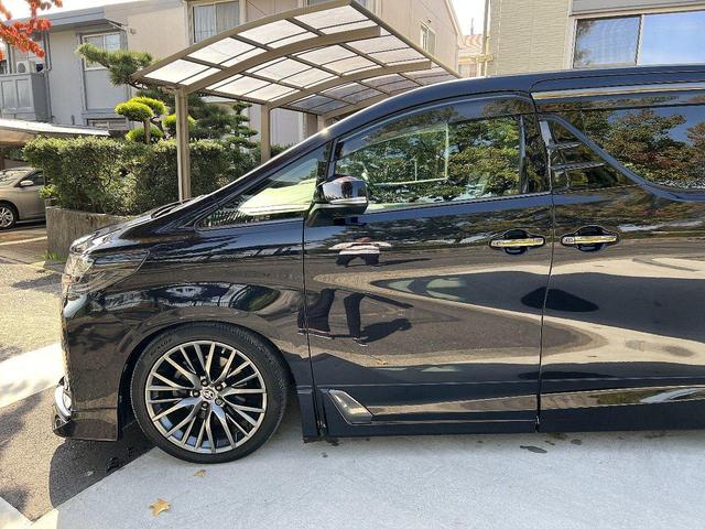 アルファード 3.5エグゼクティブラウンジS Wサンルーフ 黒革 禁煙車 LEDデイライト付TRDフルエアロ ローダウン レクサスRX20インチAW 内装アルカンターラ加工 メッキ部ブラックアウト ドライブレコーダー機能付デジタルインナーミラー(77枚目)