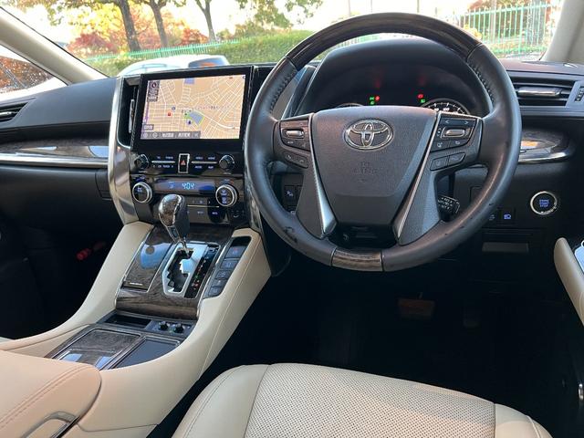 アルファード ３．５エグゼクティブラウンジＳ　最終モデル　メーカー保証付　禁煙車　Ｗサンルーフ　スペアタイヤ　前後ドライブレコーダー　ＩＧＬＡオーサアラーム　助手席ヘッドレスト可動式　改良後１０．５インチナビ　ＪＢＬ　パノラミックビューモニター（4枚目）