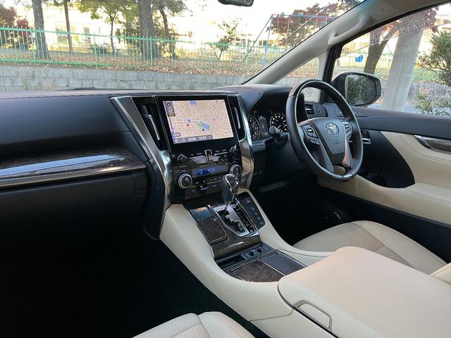 アルファード ３．５エグゼクティブラウンジＳ　最終モデル　メーカー保証付　禁煙車　Ｗサンルーフ　スペアタイヤ　前後ドライブレコーダー　ＩＧＬＡオーサアラーム　助手席ヘッドレスト可動式　改良後１０．５インチナビ　ＪＢＬ　パノラミックビューモニター（6枚目）