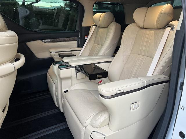 アルファード ３．５エグゼクティブラウンジＳ　最終モデル　メーカー保証付　禁煙車　Ｗサンルーフ　スペアタイヤ　前後ドライブレコーダー　ＩＧＬＡオーサアラーム　助手席ヘッドレスト可動式　改良後１０．５インチナビ　ＪＢＬ　パノラミックビューモニター（64枚目）