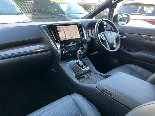 ご遠方のお客様も、近隣のお客様同様に納車させて頂いております。ご遠方のお客様も遠方登録費用は頂戴しておりません。記載のお支払い総額に別途陸送費がお支払い総額となります。※陸送費用は別途料金となります。