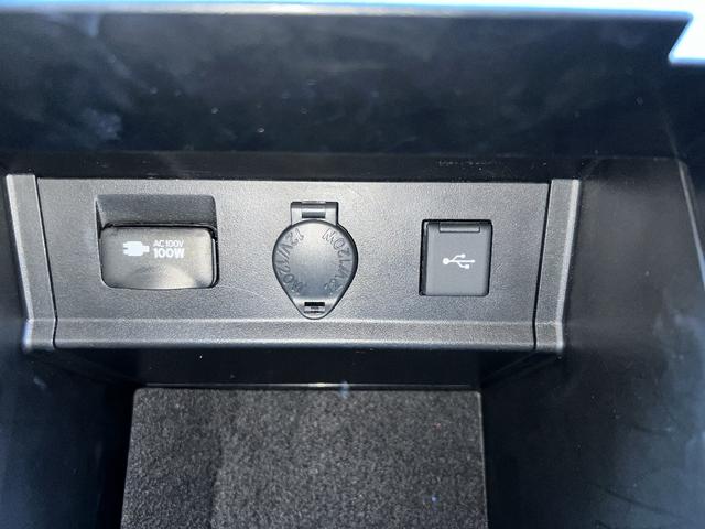 センターコンソール内　ＵＳＢコード　シガーソケット　アクセサリコンセント