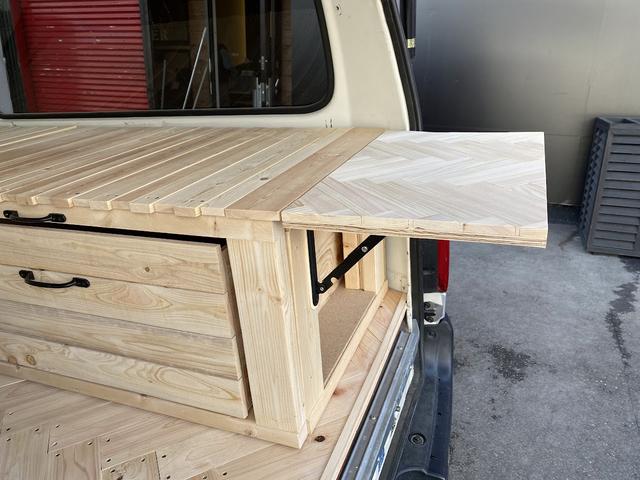 ハイエースバン ロングＤＸ　ＧＬパッケージ　集中ドアロック　車中泊仕様　木製棚＆ケース＆折り畳みテーブル２個天井、床、側面木板張り（11枚目）