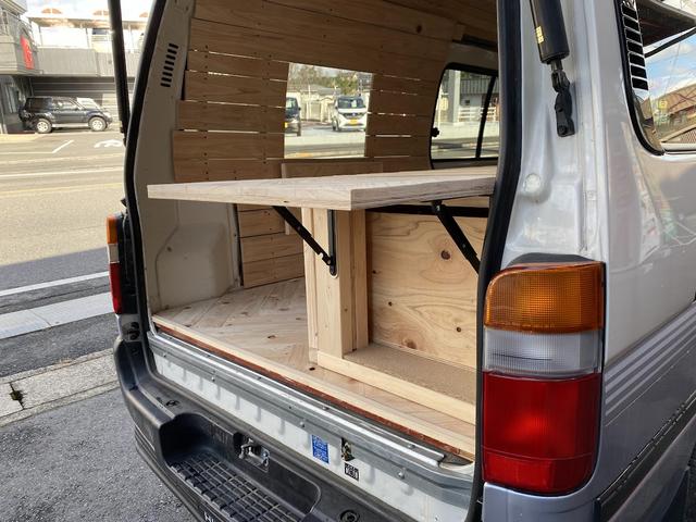 ハイエースバン ロングＤＸ　ＧＬパッケージ　集中ドアロック　車中泊仕様　木製棚＆ケース＆折り畳みテーブル２個天井、床、側面木板張り（12枚目）