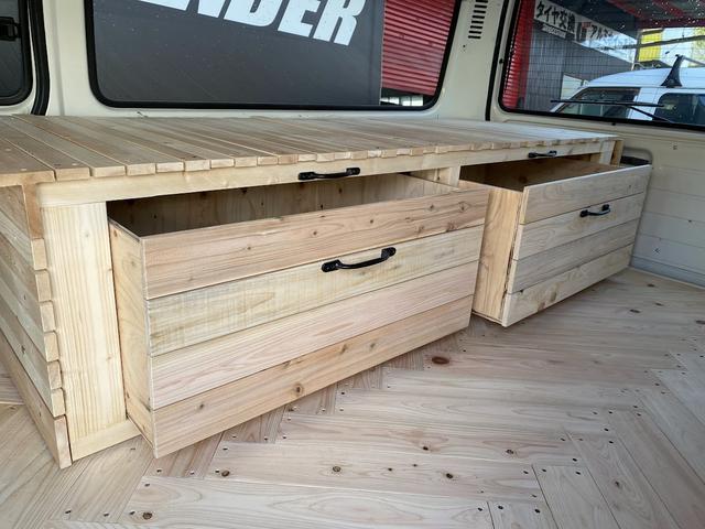 ハイエースバン ロングＤＸ　ＧＬパッケージ　集中ドアロック　車中泊仕様　木製棚＆ケース＆折り畳みテーブル２個天井、床、側面木板張り（15枚目）