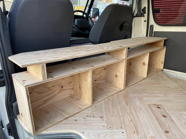 ハイエースバン ロングＤＸ　ＧＬパッケージ　集中ドアロック　車中泊仕様　木製棚＆ケース＆折り畳みテーブル２個天井、床、側面木板張り（19枚目）