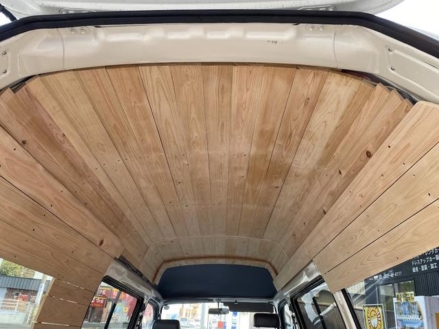 ハイエースバン ロングＤＸ　ＧＬパッケージ　集中ドアロック　車中泊仕様　木製棚＆ケース＆折り畳みテーブル２個天井、床、側面木板張り（22枚目）