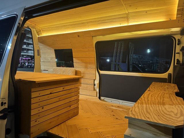 ハイエースバン ロングＤＸ　ＧＬパッケージ　集中ドアロック　車中泊仕様　木製棚＆ケース＆折り畳みテーブル２個天井、床、側面木板張り（26枚目）